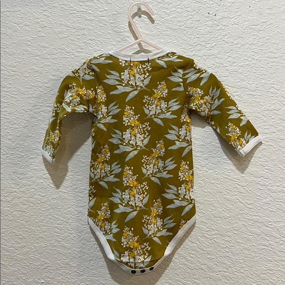 Milkbarn Organic Cotton bodysuit size 3-6M - Picture 3 of 7